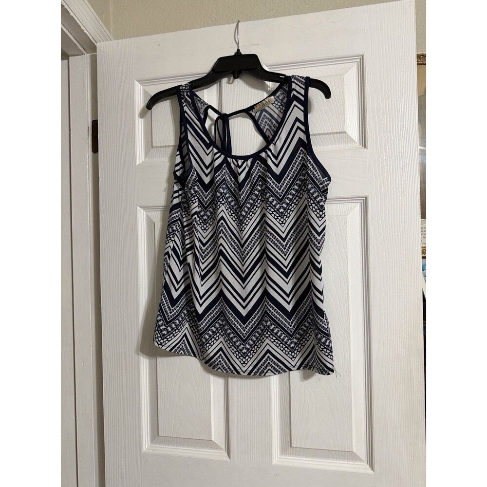 LAVISH Women’s Sleeveless Chevron Geometric Print Blouse Navy White Keyhole Back